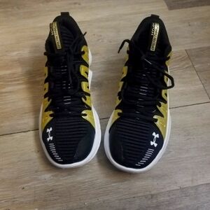 Under armor shoes